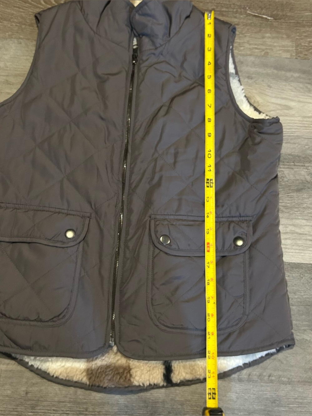 Small Thread & Supply Plaid Sherpa Lined Gray Quilted Reversible Vest Pockets - Picture 5 of 8
